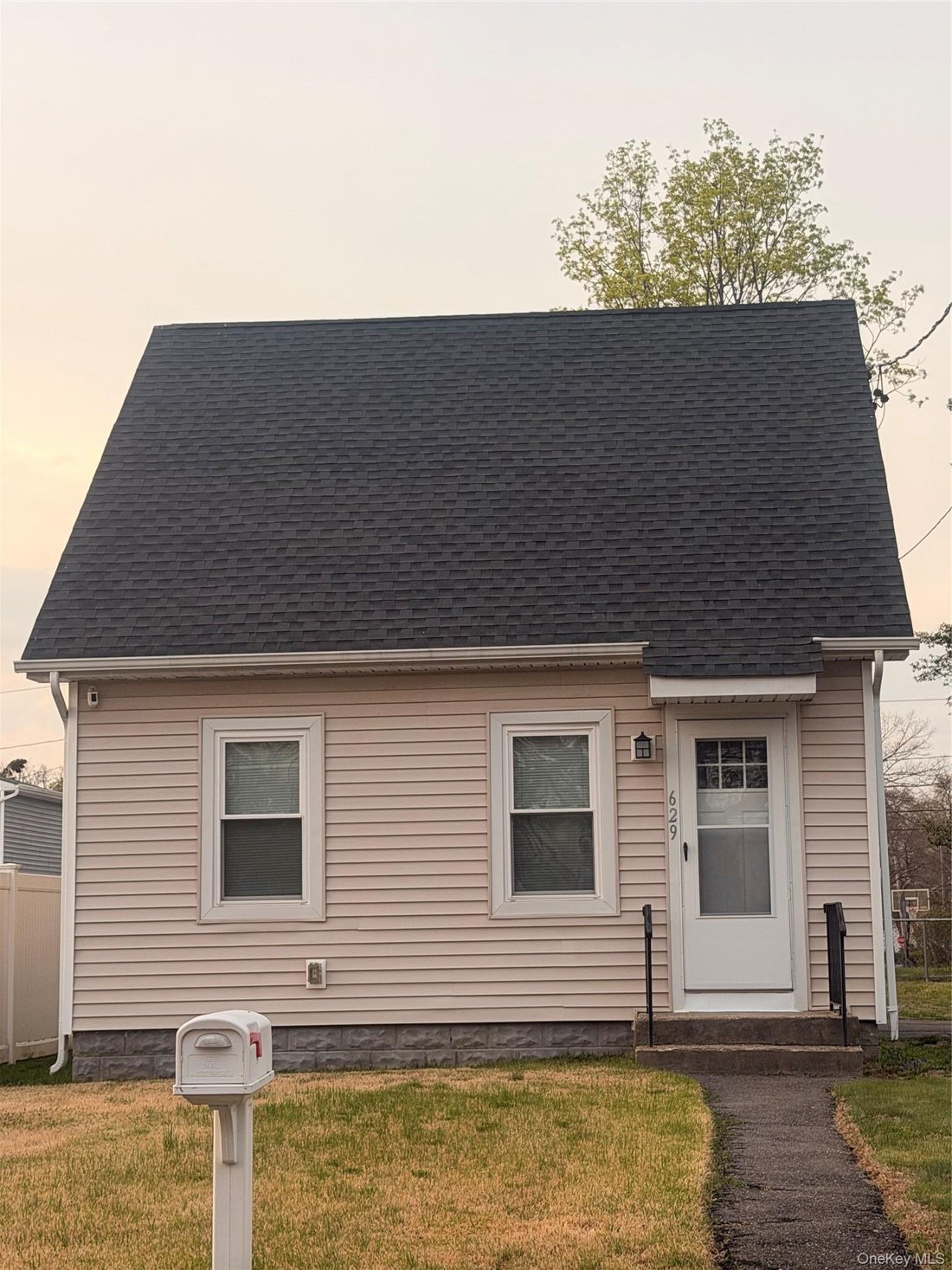 House in West Babylon, New York, United States 1 - 17397552