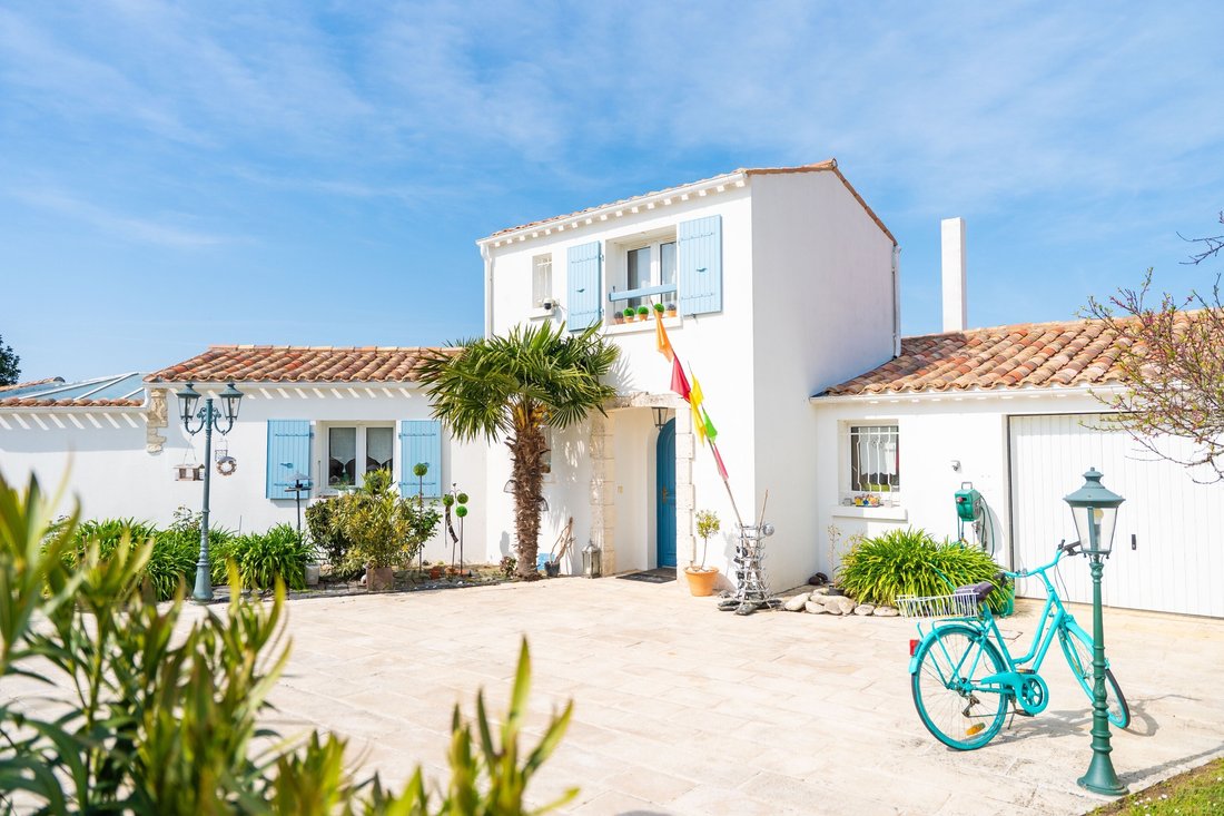 House in Le Chateau-d'Oleron, Nouvelle-Aquitaine, France 1 - 17698613