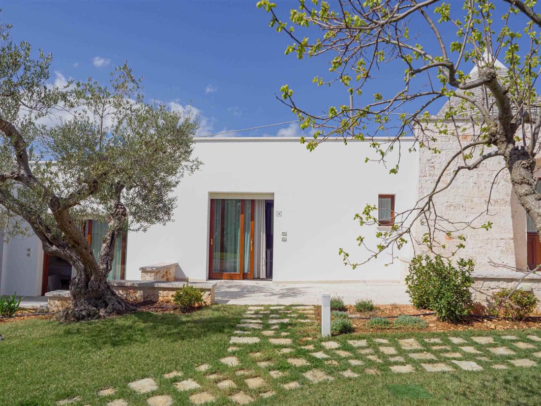 Chalet in Alberobello, Apulia, Italy 1 - 17698301