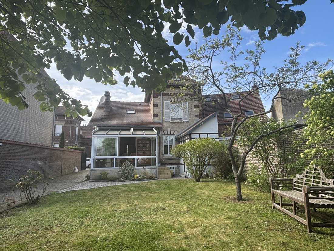 House in Compiegne, Hauts-de-France, France 1 - 14990052