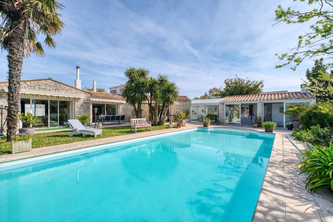 House in Le Chateau-d'Oleron, Nouvelle-Aquitaine, France 4 - 17698613