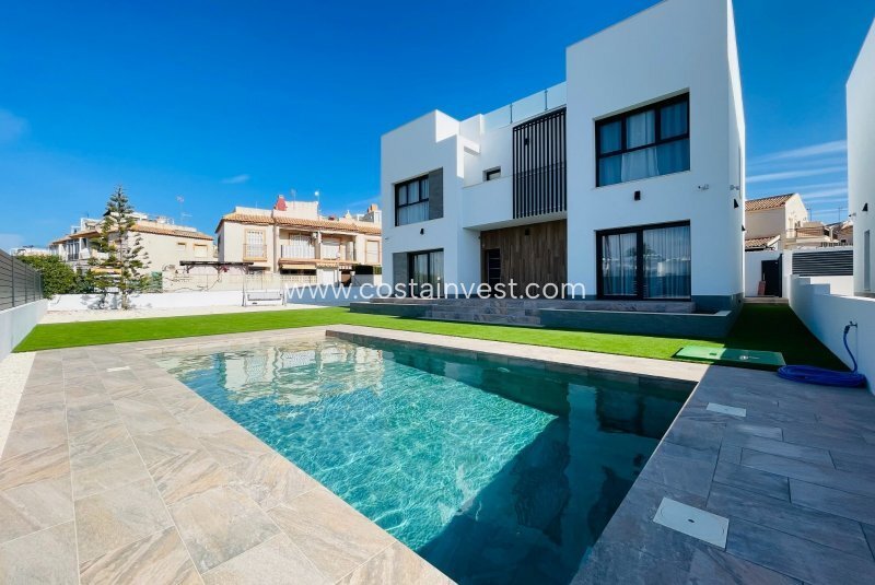 Villa in Torrevieja, Valencian Community, Spain 1 - 17695434