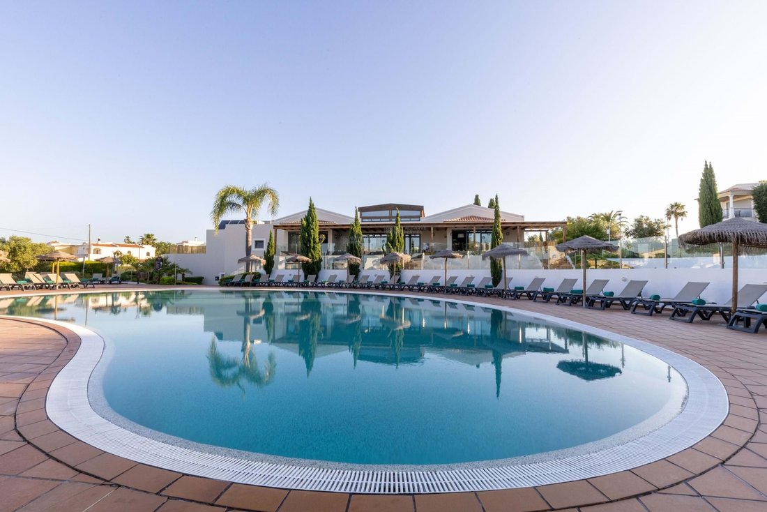 Townhouse in Carvoeiro, Algarve, Portugal 1 - 17695182