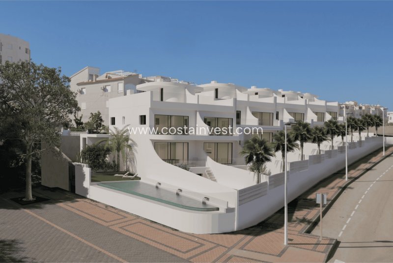 Bungalow in Torrevieja, Valencian Community, Spain 1 - 17695365