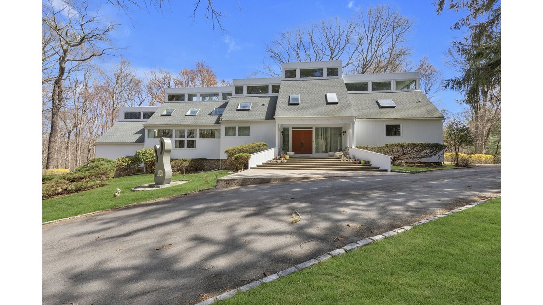House in Syosset, New York, United States 1 - 17670976
