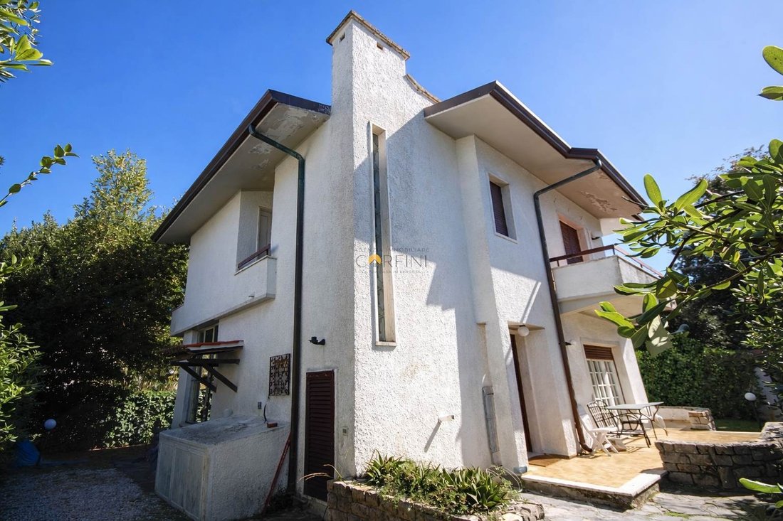House in Pietrasanta, Tuscany, Italy 4 - 17696054