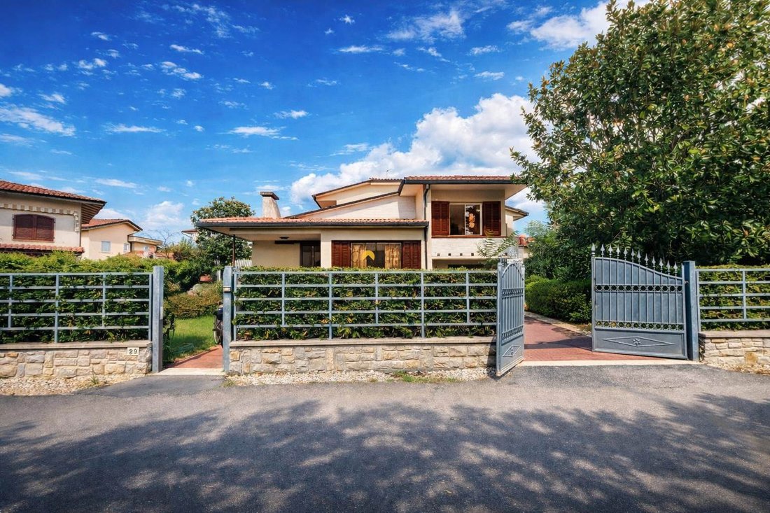 Villa in Pietrasanta, Tuscany, Italy 1 - 17696039