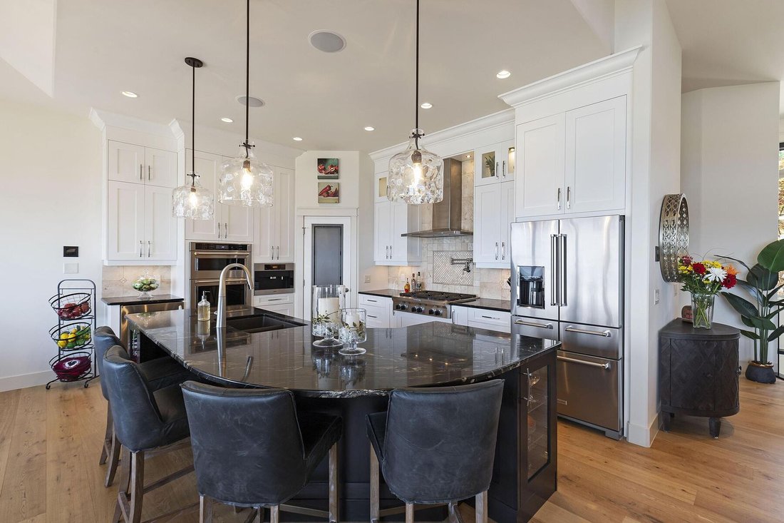 House in Kelowna, British Columbia, Canada 5 - 17695363