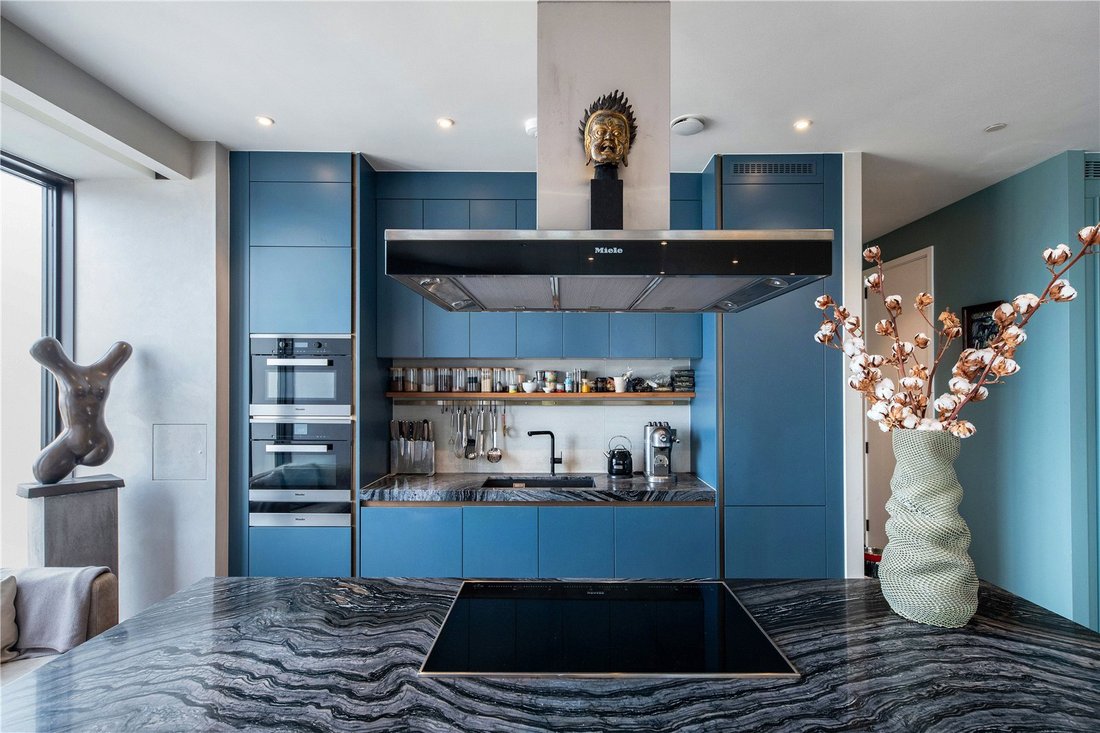 Apartment in High Holborn, Camden, England 5 - 17694414