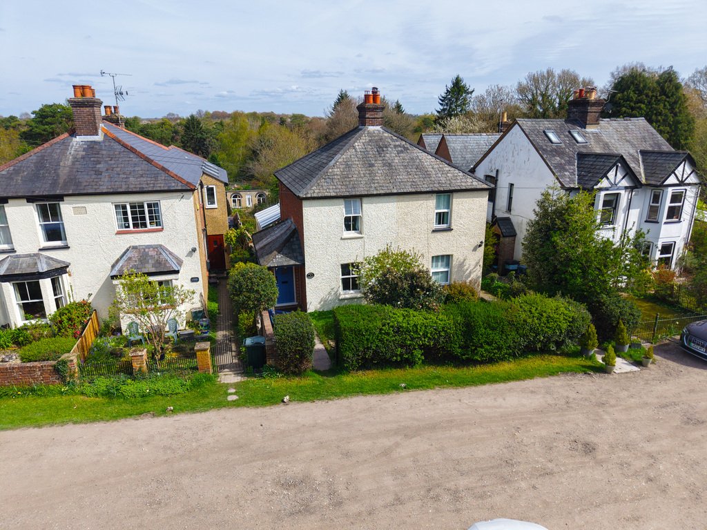 House in Downley, England 1 - 17694174