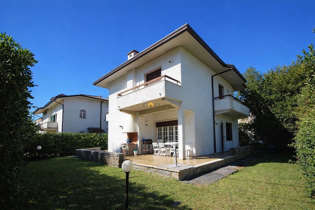 House in Pietrasanta, Tuscany, Italy 2 - 17696054