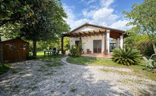 House in Pietrasanta, Tuscany, Italy 1