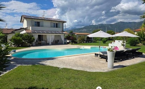 Villa in Camaiore, Tuscany, Italy 1