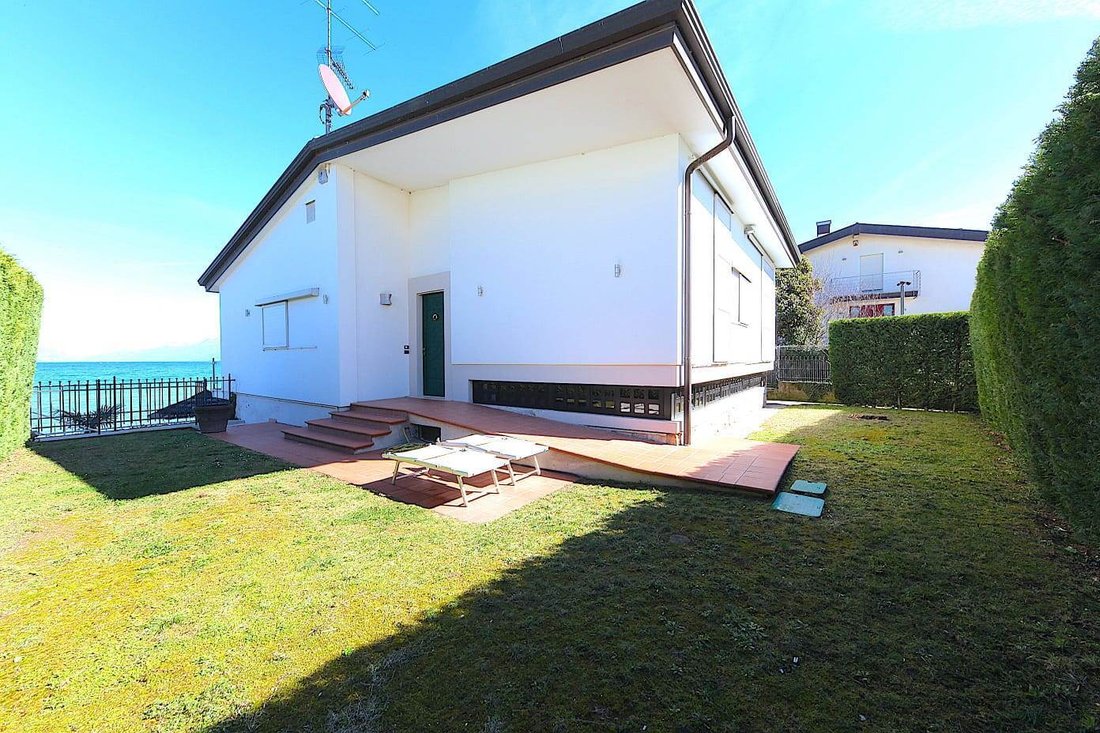 Villa in Desenzano Centro, Desenzano del Garda, Lombardy 2 - 17698305