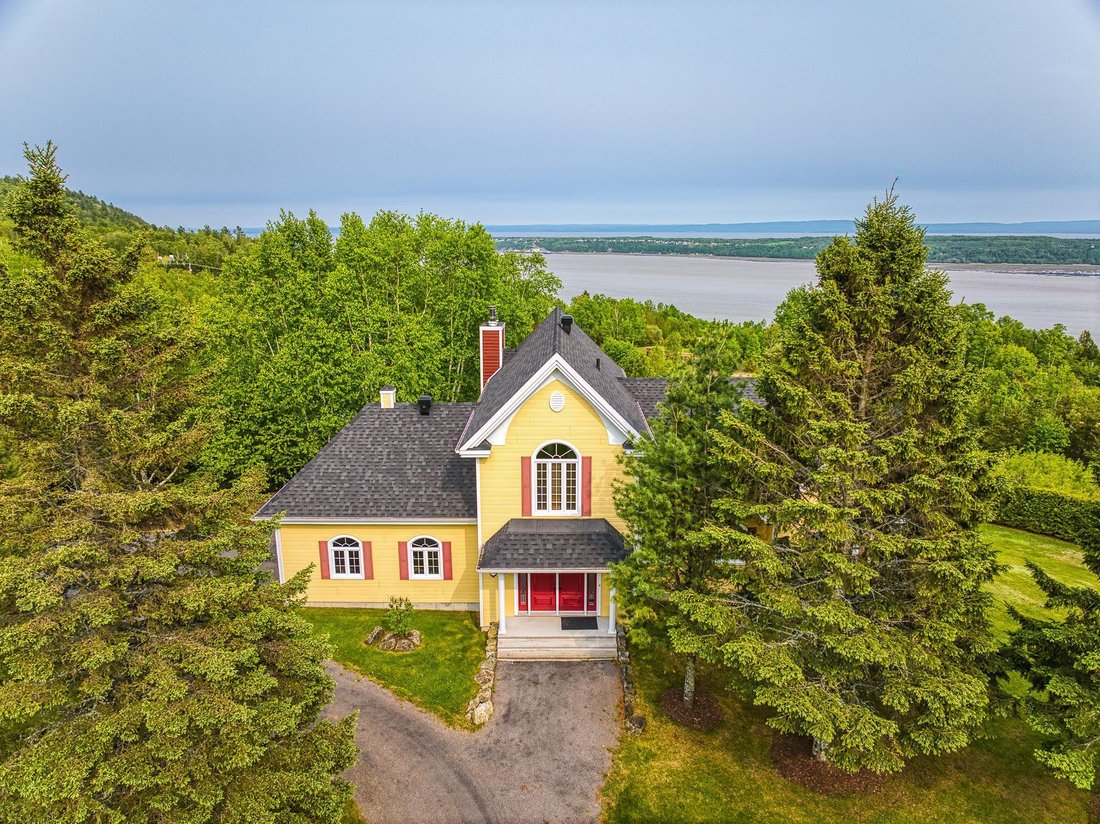 House in Baie-Saint-Paul, Quebec, Canada 1 - 17698561