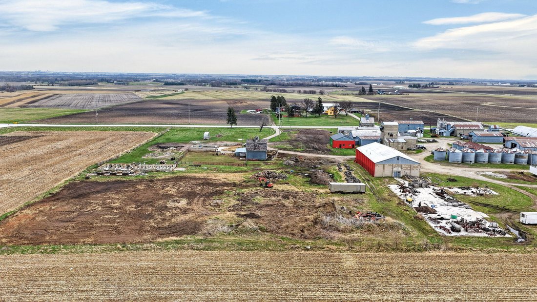 Farm Ranch in Ames, Iowa, United States 1 - 17694757