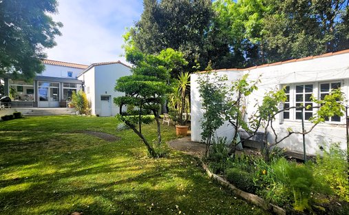 House in Vaux-sur-Mer, Nouvelle-Aquitaine, France 1