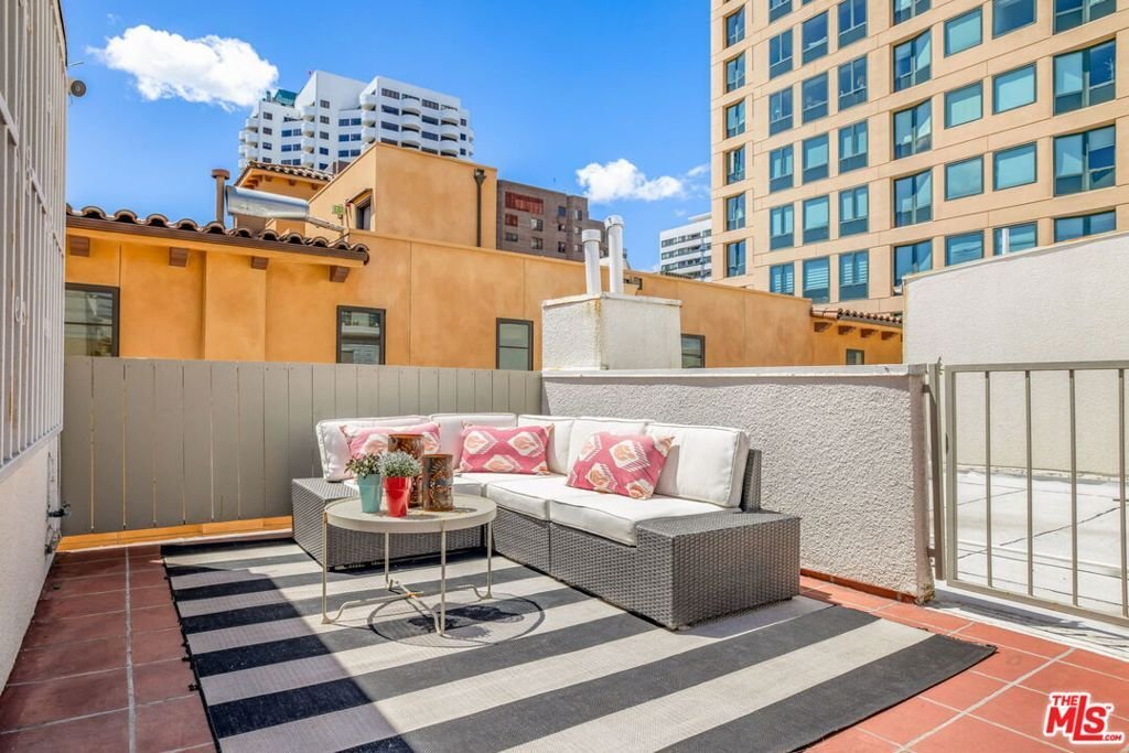 Condo in Los Angeles, California, United States 2 - 17696483