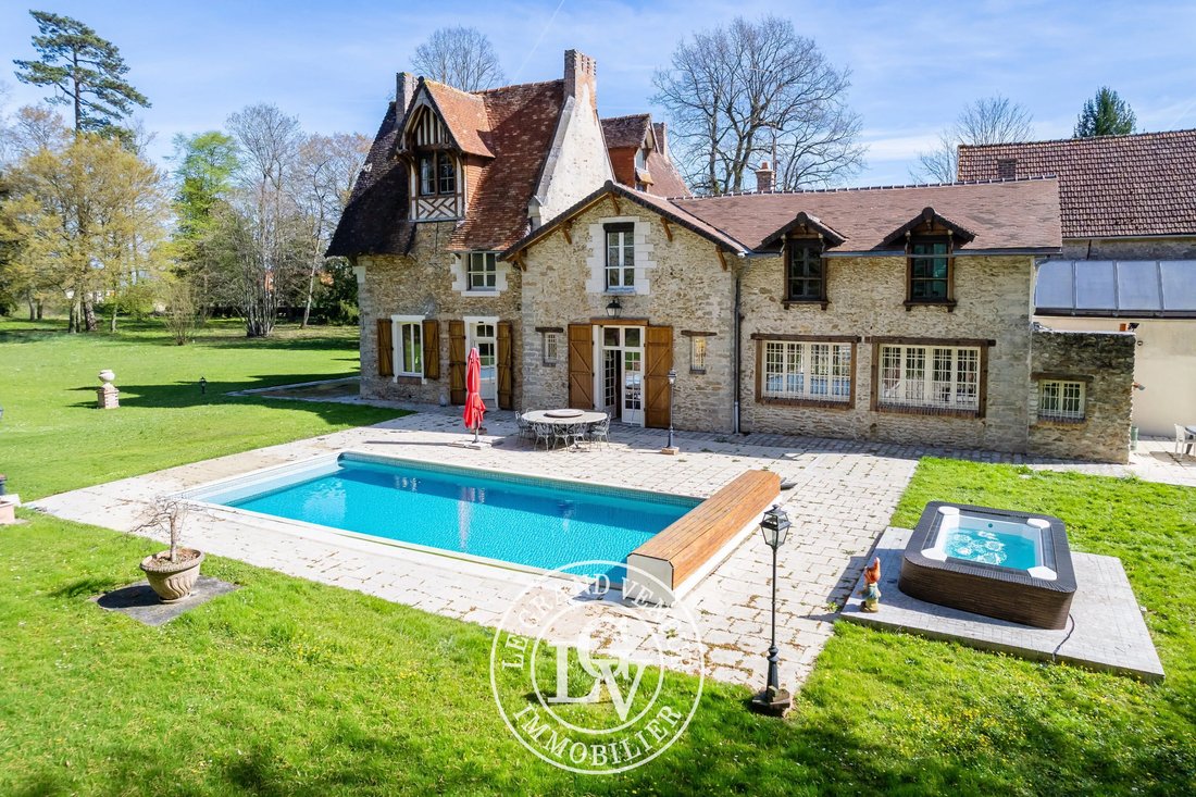 Estate in Champeaux, Ile-de-France, France 2 - 17694869