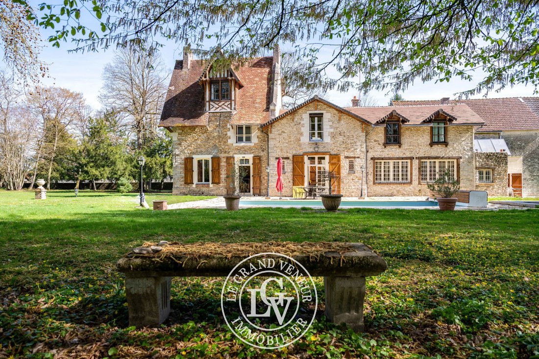 Estate in Champeaux, Ile-de-France, France 3 - 17694869