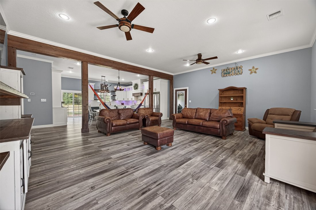 Farm Ranch in Cleveland, Texas, United States 5 - 17674380