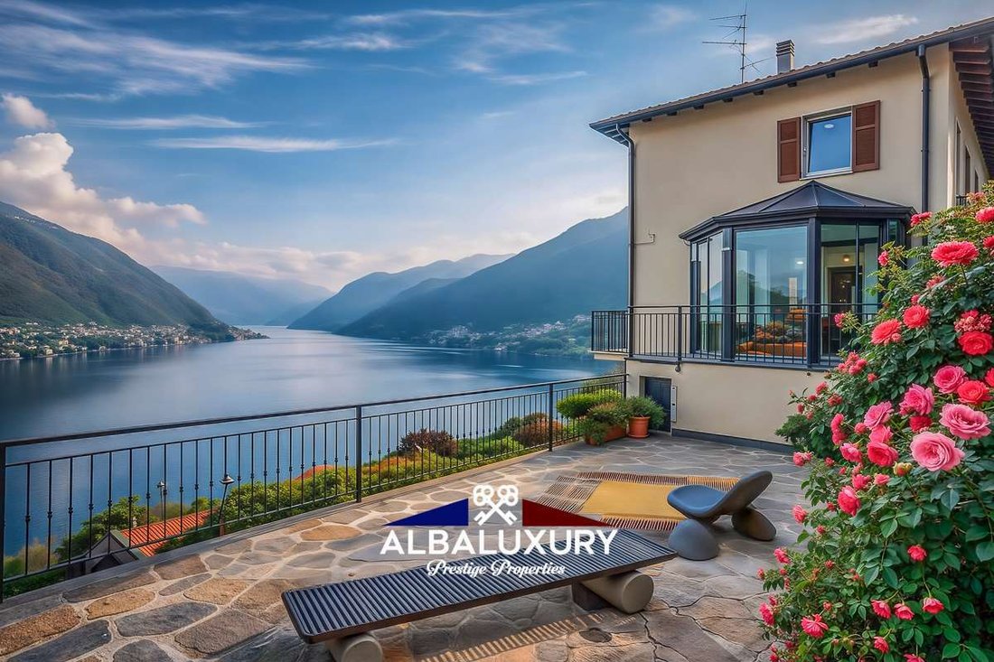 Villa in Faggeto Lario, Lombardy, Italy 1 - 17697246