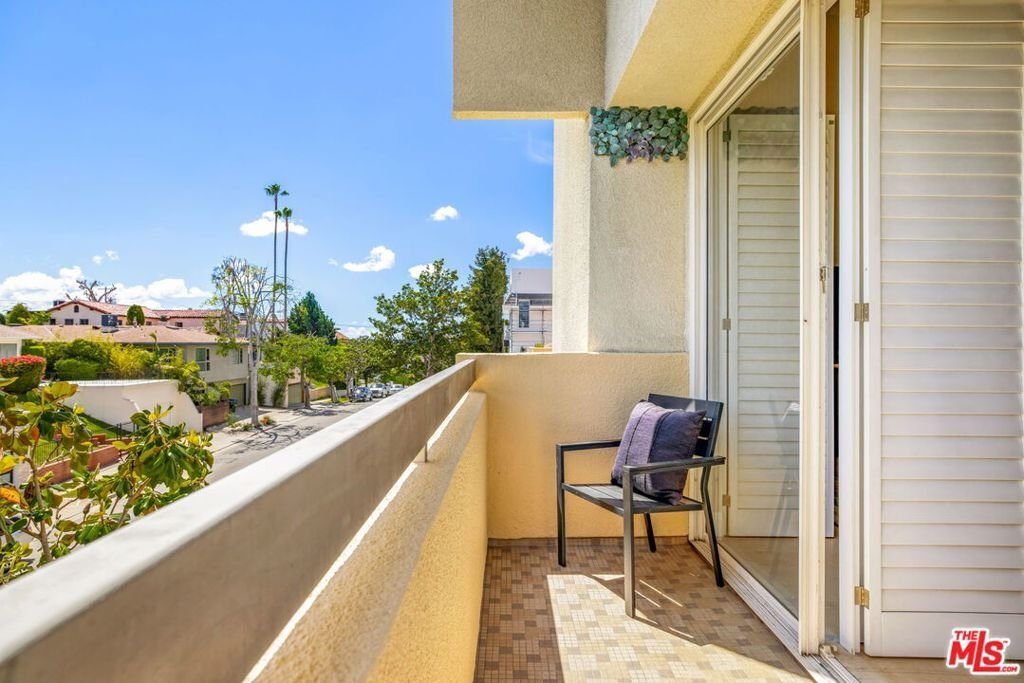 Condo in Los Angeles, California, United States 5 - 17696483
