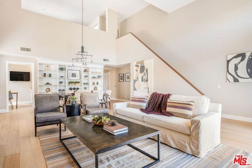 Condo in Los Angeles, California, United States 1 - 17696483