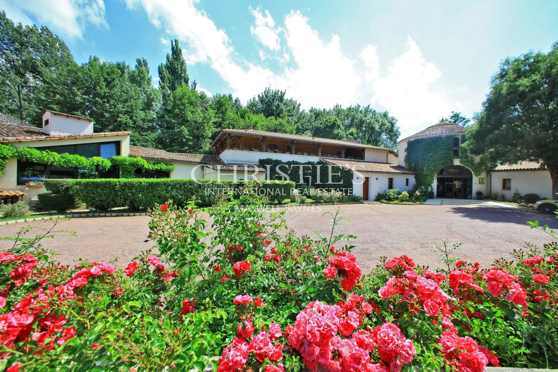 Estate in Pons, Nouvelle-Aquitaine, France 2 - 17694932