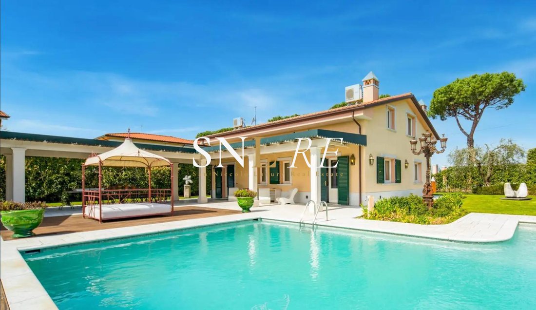 Villa in Pietrasanta, Tuscany, Italy 1 - 17696099