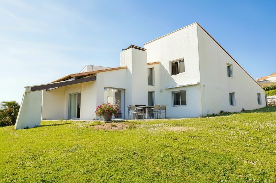 Villa in Vaux-sur-Mer, Nouvelle-Aquitaine, France 2 - 16126253