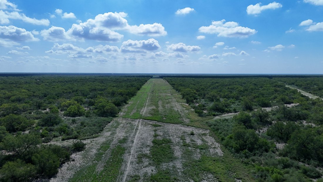 Farm Ranch in Crystal City, Texas, United States 3 - 17701692
