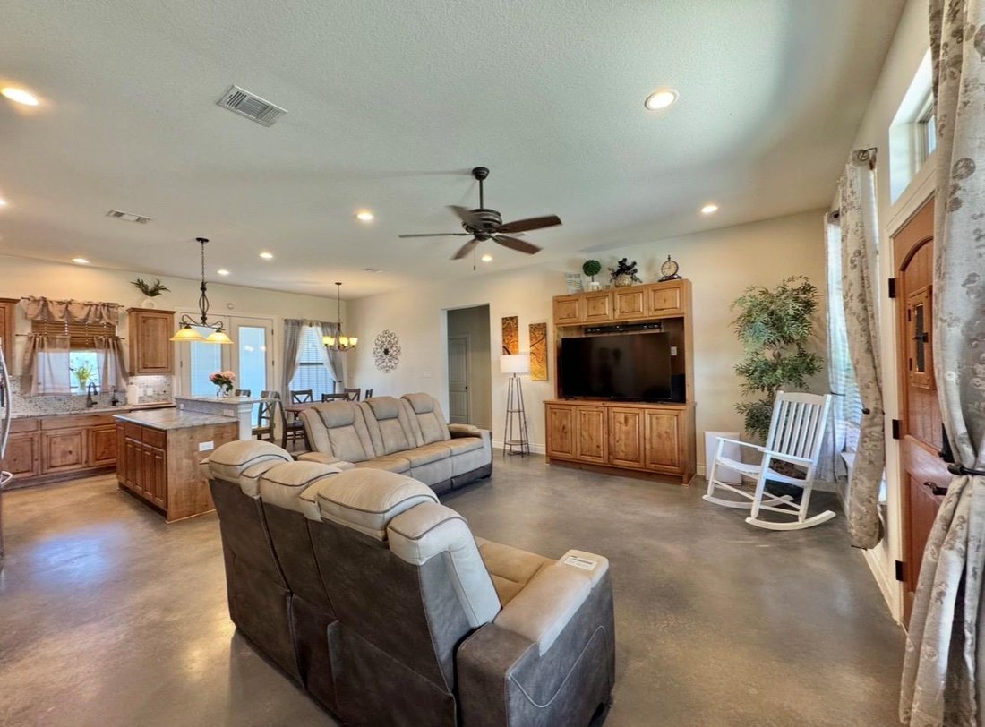 House in Elgin, Texas, United States 5 - 17701455