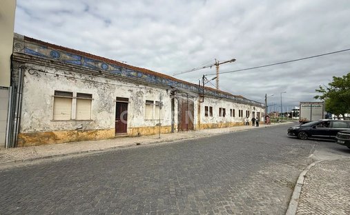 House in Casal de Cambra, Lisbon, Portugal 1