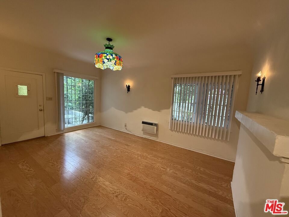 Los Angeles, California, United States 2 - 17700497