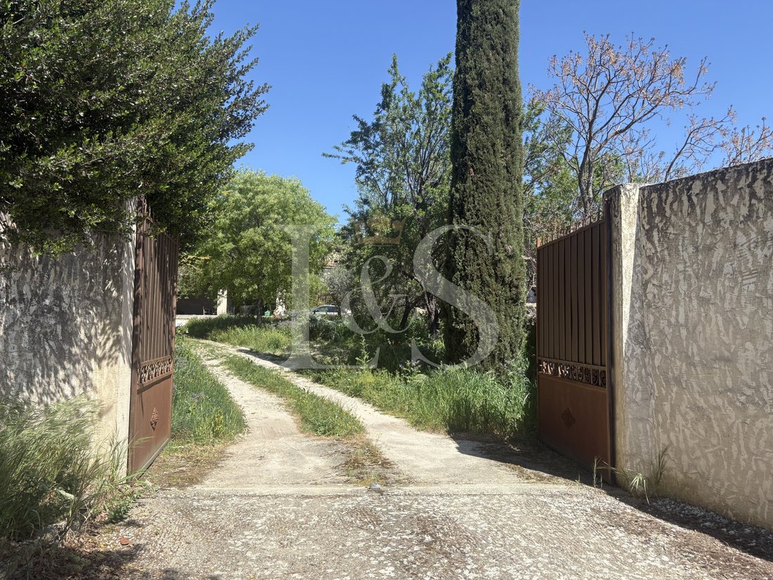 Land in Cabrières-d'Avignon, Provence-Alpes-Côte d'Azur, France 1 - 17701581