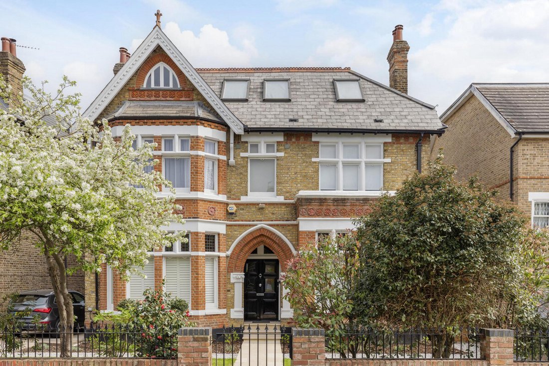 House in Ealing (London Borough of Ealing), Ealing, England 1 - 16846131