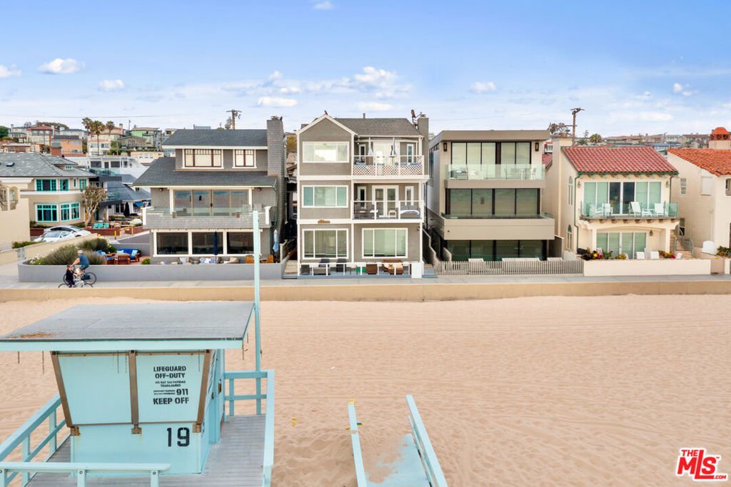 Hermosa Beach, California, United States 2 - 17700484