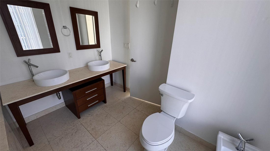 Condo in Miami, Florida, United States 3 - 17700471