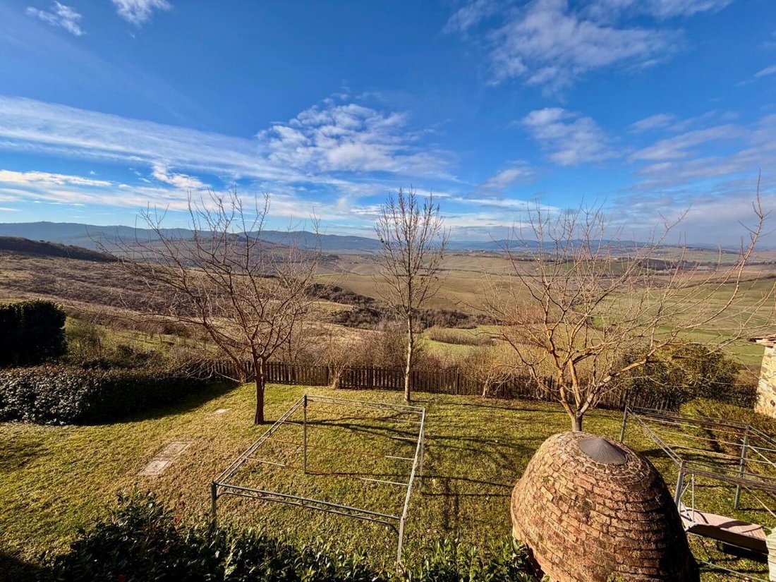 Estate in Montalcino, Tuscany, Italy 3 - 17701668