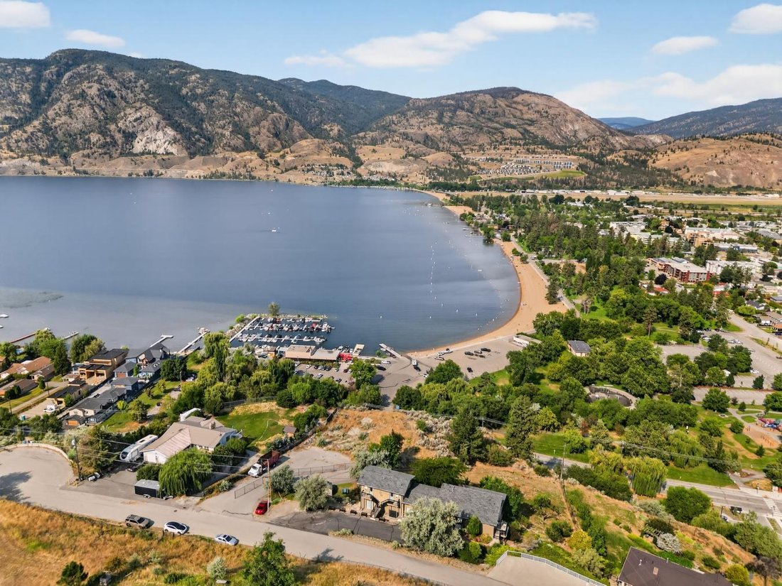 House in Penticton, British Columbia, Canada 2 - 17701906