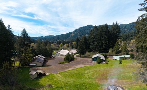 Apartment in Alsea, Oregon, United States 1