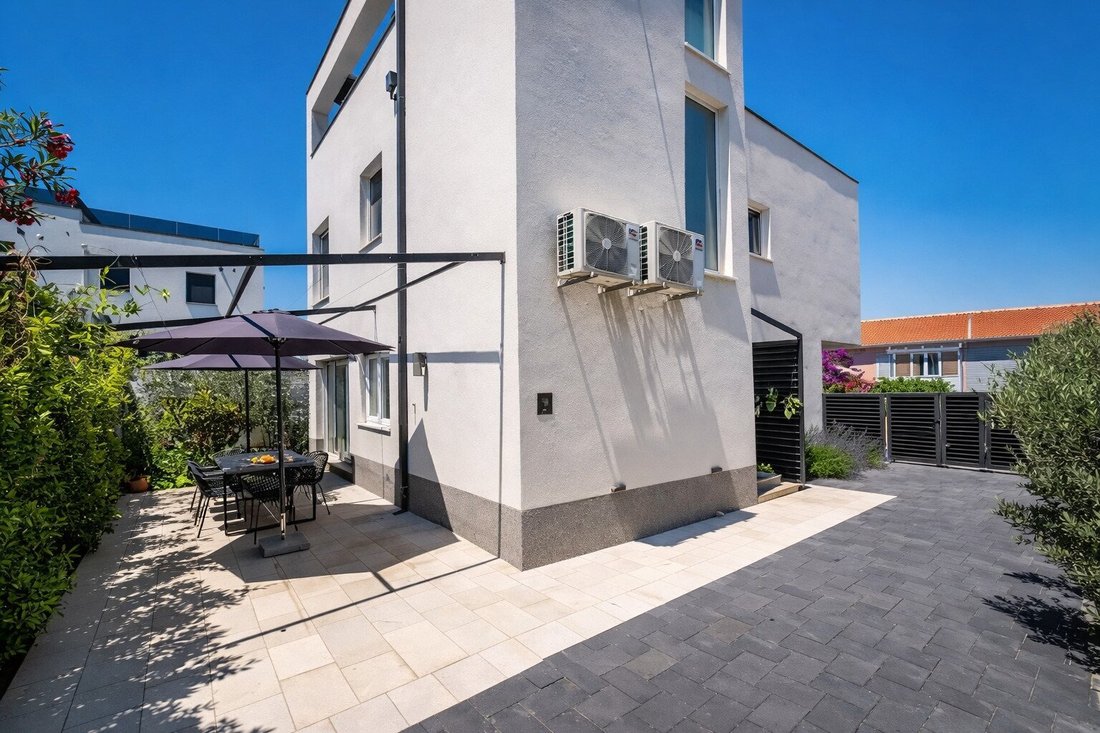 Villa in Okrug Gornji, Split-Dalmatia County, Croatia 2 - 17702224