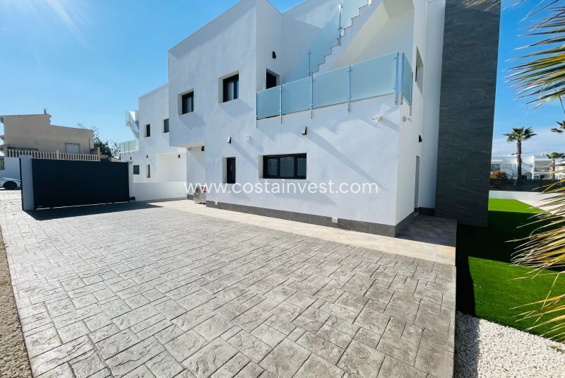 Villa in Torrevieja, Valencian Community, Spain 5 - 17695434