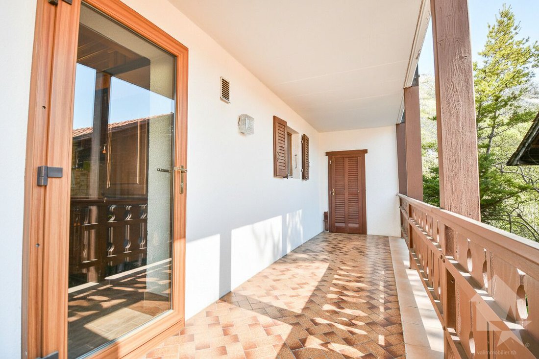 Spacious 4.5 Room Apartment In The Heart Of Saxon