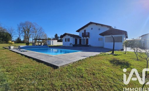 House in Sames, Nouvelle-Aquitaine, France 1