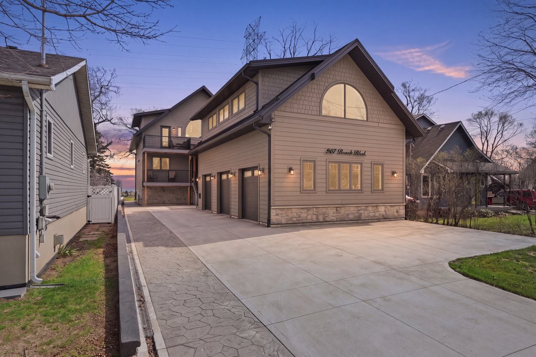 House in Hamilton, Ontario, Canada 2 - 17702701