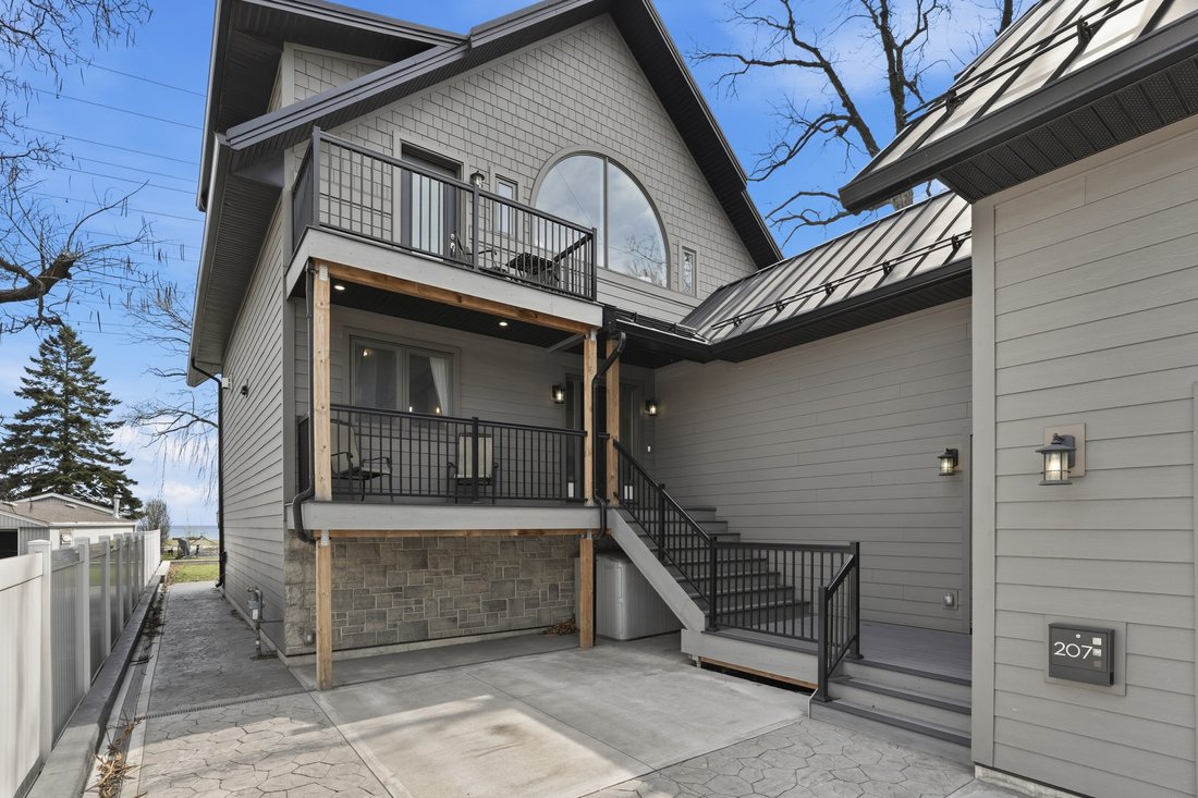 House in Hamilton, Ontario, Canada 5 - 17702701