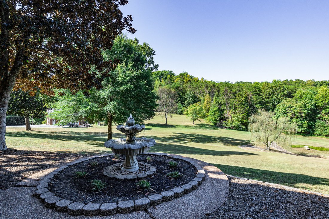 Dandridge, Tennessee, United States 3 - 17711414
