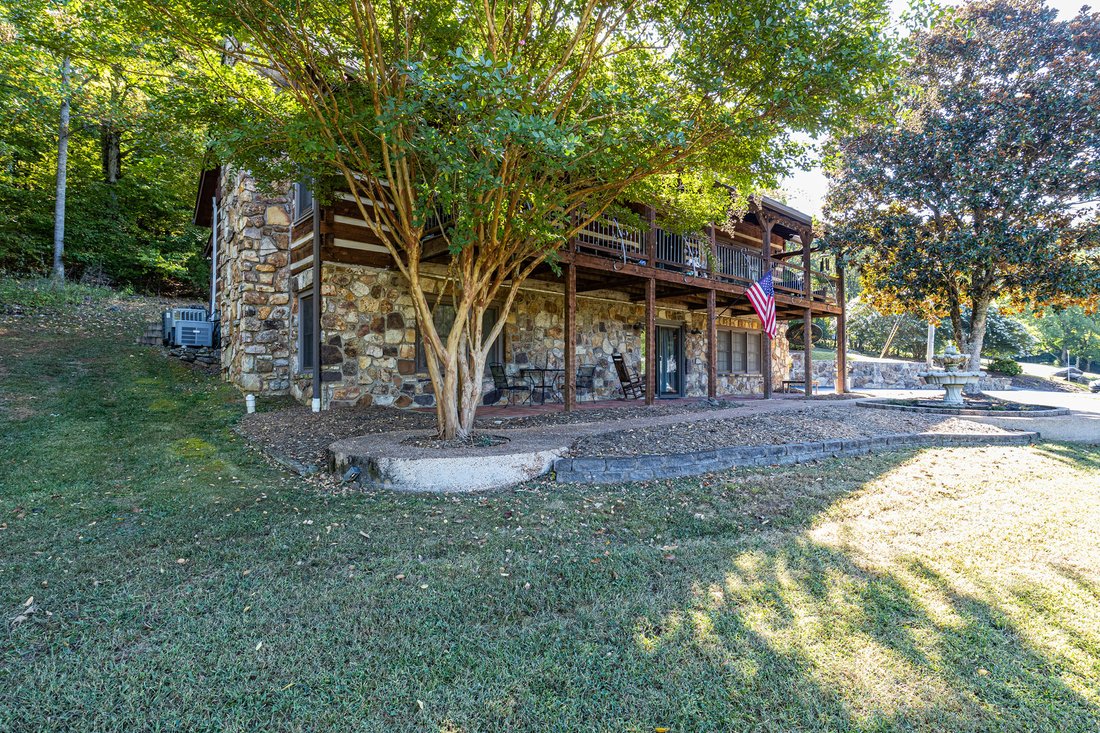 Dandridge, Tennessee, United States 4 - 17711414